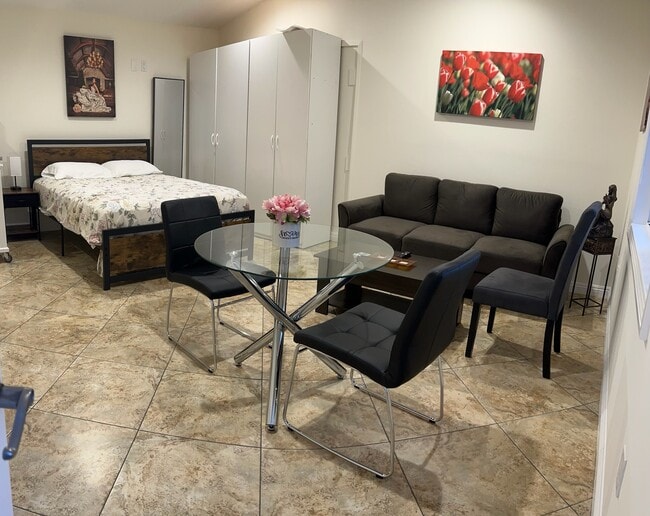 741 W Dryden St, Unit A in Glendale, CA - Building Photo - Building Photo