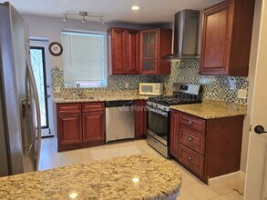 1649 S Bailey St in Philadelphia, PA - Building Photo - Building Photo