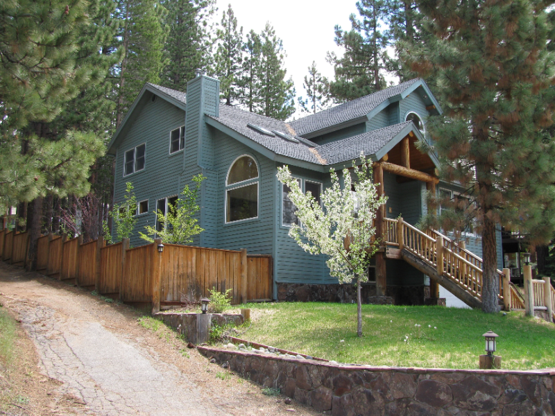 2232 Marshall Trail in South Lake Tahoe, CA - Building Photo