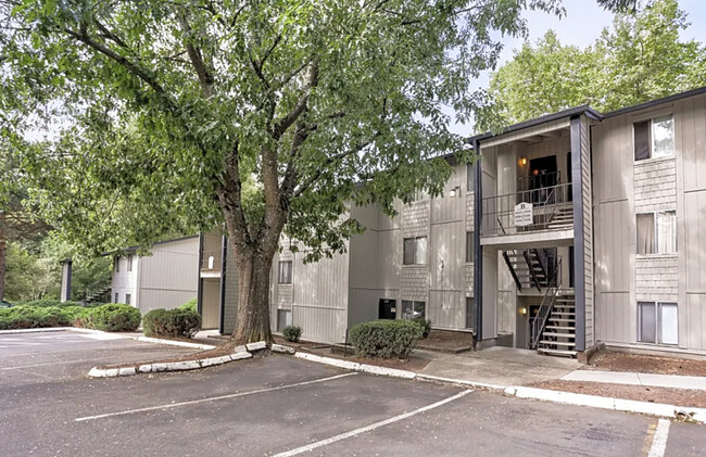 Allen Creek Apartments in Portland, OR - Foto de edificio - Building Photo