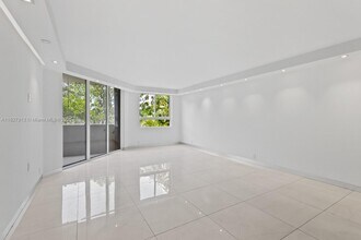 181 Crandon Blvd in Key Biscayne, FL - Building Photo - Building Photo