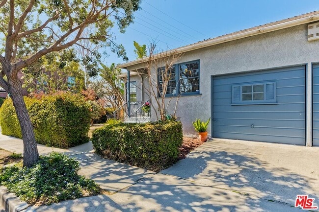 3823 Moore St in Los Angeles, CA - Building Photo - Building Photo