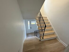 35 Hooker St, Unit 1 in Braintree, MA - Building Photo - Building Photo