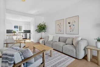 7037 Fane Rd in Edmonton, AB - Building Photo - Building Photo