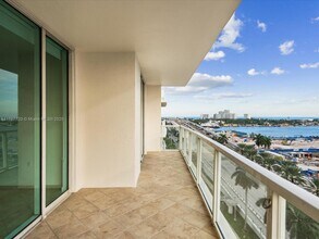 1819 SE 17th St, Unit 1010 in Fort Lauderdale, FL - Foto de edificio - Building Photo