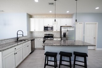 6126 Voyagers Pl in Apollo Beach, FL - Building Photo - Building Photo