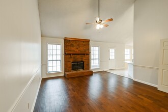 3811 Westridge Dr in Bartlett, TN - Foto de edificio - Building Photo