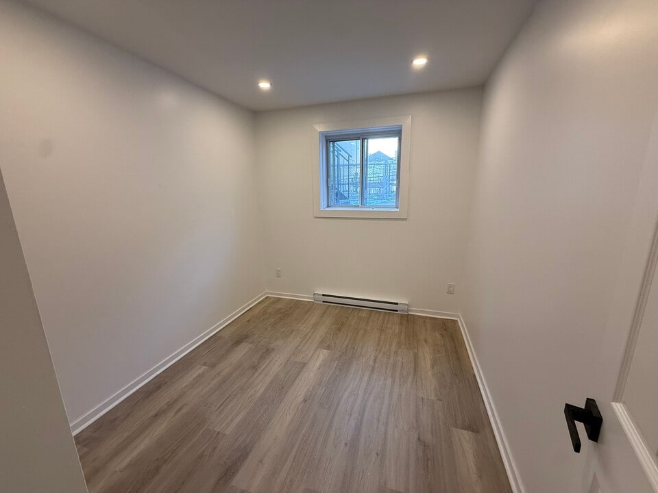 7032 Birnam Rue in Montréal, QC - Building Photo