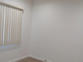 12928 Moorpark St in Los Angeles, CA - Foto de edificio - Building Photo