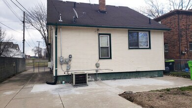 28833 Groveland St in Madison Heights, MI - Building Photo - Building Photo