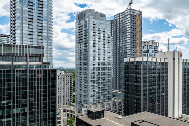 Quantum in Toronto, ON - Building Photo - Building Photo