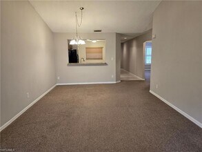605 Squire Cir, Unit 203 in Naples, FL - Building Photo - Building Photo