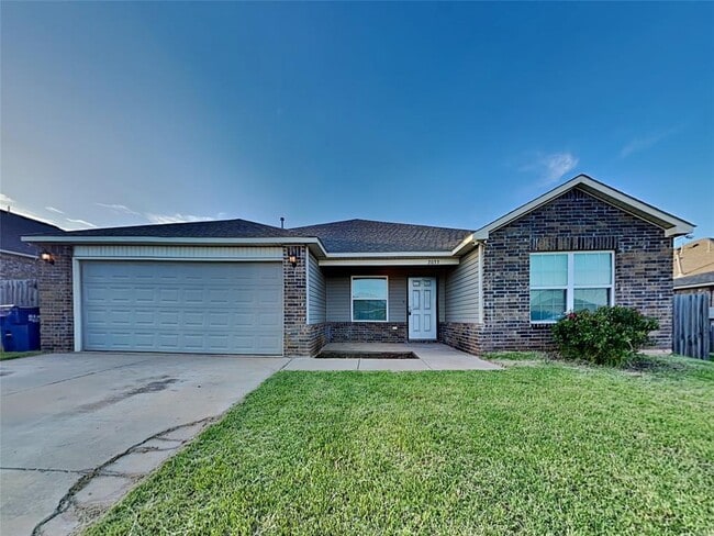 property at 2033 W Hunters Springs Way