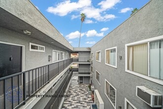 229 S. Normandie Ave. in Los Angeles, CA - Foto de edificio - Building Photo