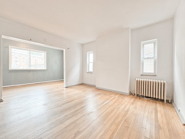 5658 Phillips Ave, Unit 1 in Pittsburgh, PA - Building Photo - Building Photo