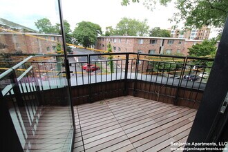 83 Gardner St, Unit 203 in Boston, MA - Foto de edificio - Building Photo