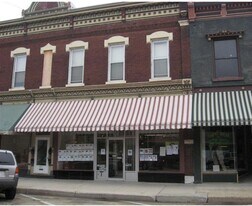 118 E Main St, Unit 1 in Morrison, IL - Building Photo