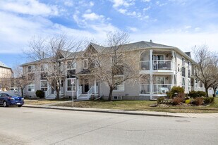 2504 72 Av SE in Calgary, AB - Building Photo