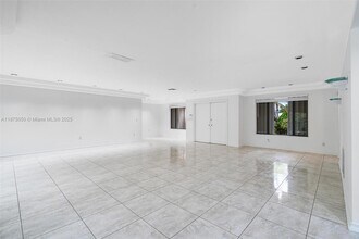 20525 Highland Lakes Blvd in Miami, FL - Building Photo - Building Photo