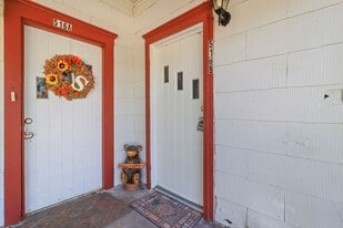 516 Mill St in Denton, TX - Building Photo