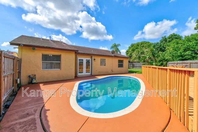 6126 Wauconda Way E in Lake Worth, FL - Foto de edificio - Building Photo