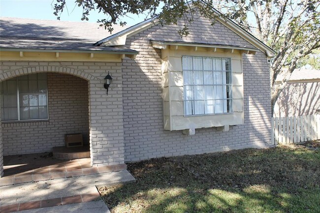 2248 US Hwy 77a S in Yoakum, TX - Foto de edificio - Building Photo