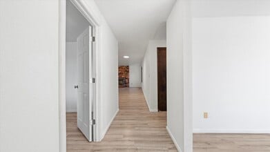 4202 Maple Ln in West Richland, WA - Building Photo - Building Photo