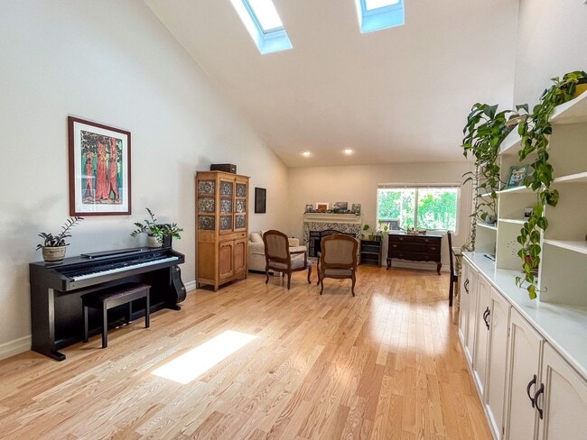 194 Charro Ave in Thousand Oaks, CA - Building Photo - Building Photo