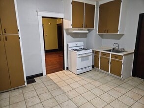 1824 NE Taylor St, Unit Lower Unit in Minneapolis, MN - Building Photo - Building Photo