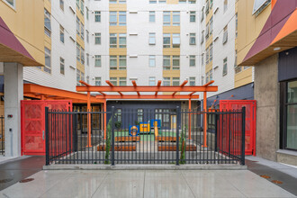 Elizabeth Thomas Homes in Seattle, WA - Building Photo - Building Photo