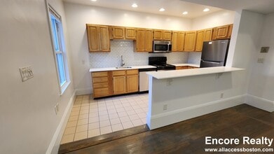 1404 Beacon St in Brookline, MA - Foto de edificio - Building Photo