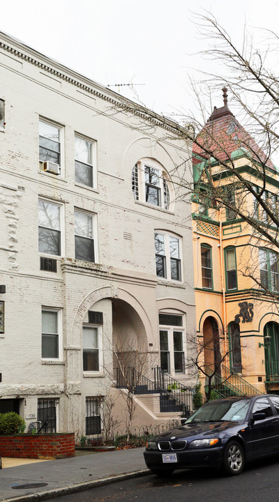 1738 Corcoran St NW in Washington, DC - Foto de edificio