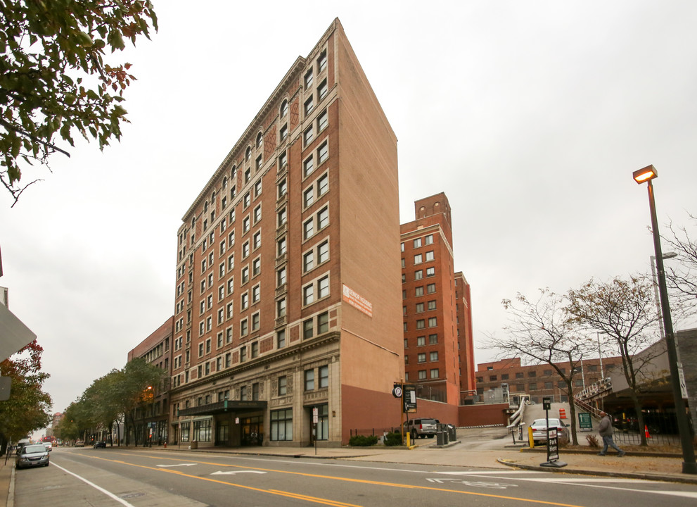 Carter Manor in Cleveland, OH - Building Photo