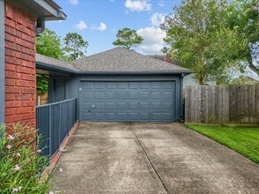 2105 Murfield Dr in League City, TX - Building Photo - Building Photo