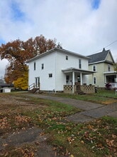 409 S 3rd St in Coshocton, OH - Foto de edificio - Building Photo