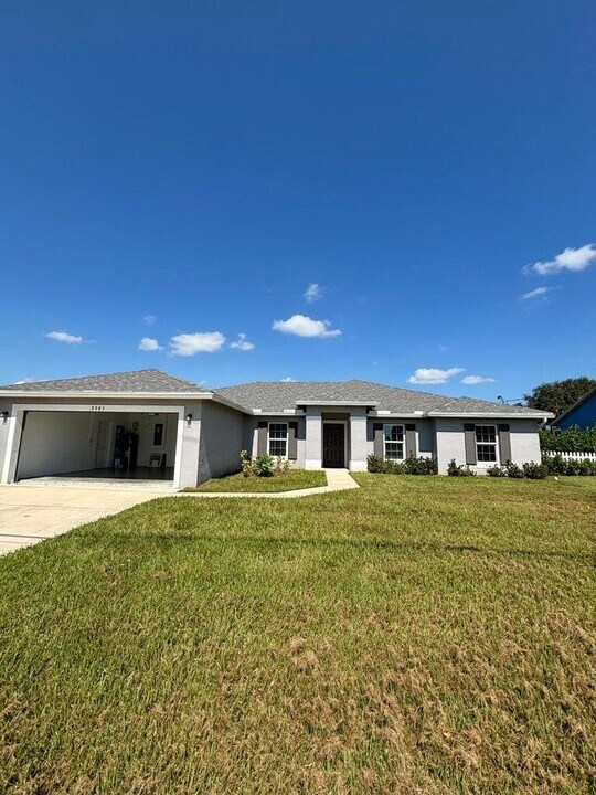 2501 SE Mariposa Ave in Port St. Lucie, FL - Building Photo