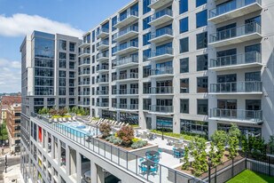 4th and Race in Cincinnati, OH - Building Photo