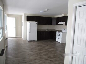 844 Queen St E in Sault Ste Marie, ON - Building Photo