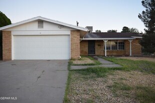 136 N Festival Dr in El Paso, TX - Building Photo