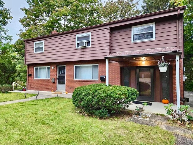 2612 Louisiana Ave, Unit 2 in Pittsburgh, PA - Foto de edificio - Building Photo