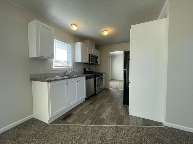 38044 Johannes Dr in Clinton Township, MI - Building Photo - Building Photo