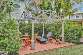 101 Lucerne Ave, Unit SI ID1504095P in Lake Worth Beach, FL - Foto de edificio - Building Photo