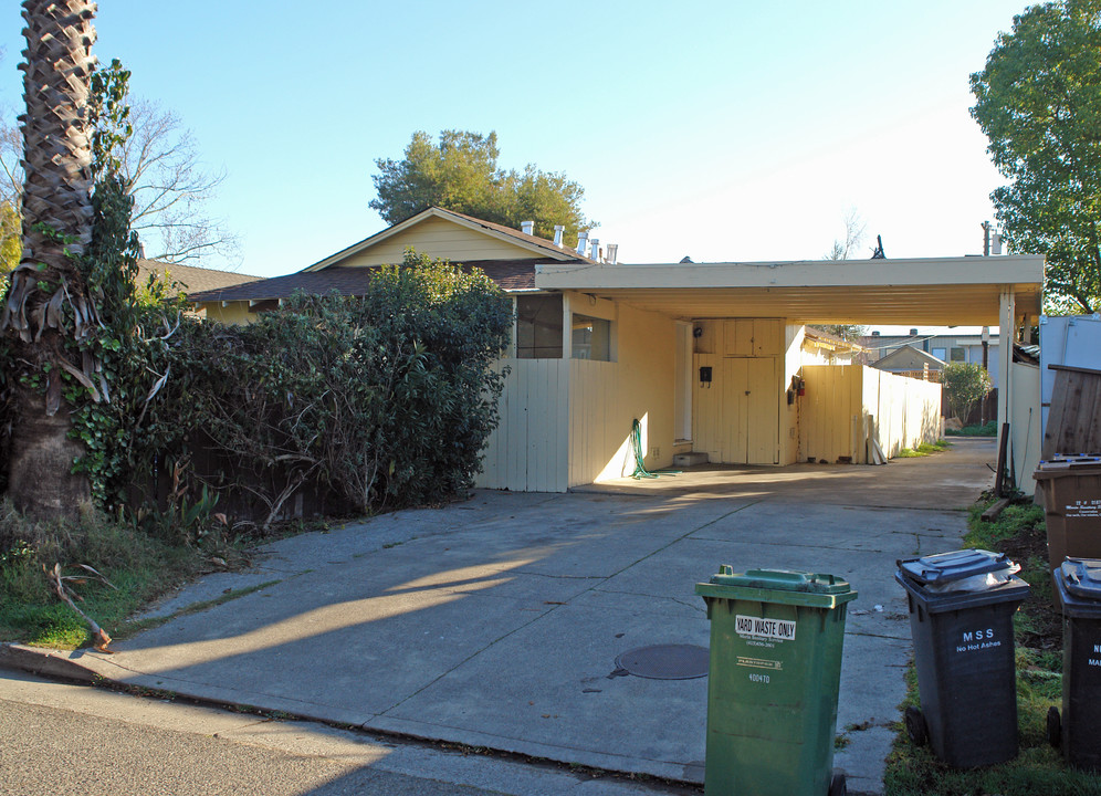 20 Warner Ct in San Rafael, CA - Building Photo