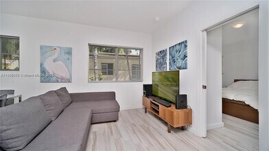 1560 Meridian Ave in Miami Beach, FL - Building Photo - Building Photo