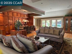 102 Overhill Rd in Orinda, CA - Building Photo - Building Photo