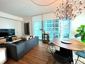300 S Biscayne Blvd in Miami, FL - Building Photo - Building Photo