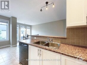 1070 Ottenbrite Cres in Ottawa, ON - Building Photo - Building Photo