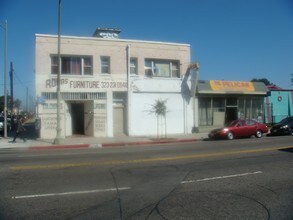 4248 S Vermont Ave in Los Angeles, CA - Foto de edificio - Building Photo