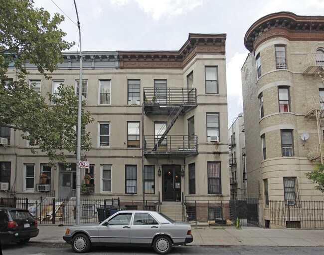 913 St johns Place in Brooklyn, NY - Foto de edificio - Building Photo