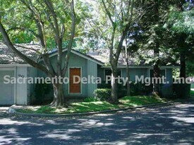1042 Johnfer Way in Sacramento, CA - Building Photo
